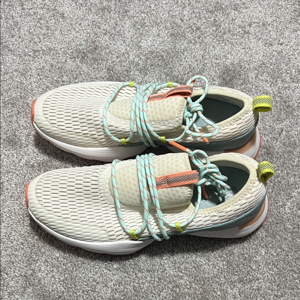 Sorel Kinetic Impact Lace- size 8